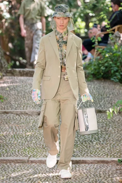 Look 15